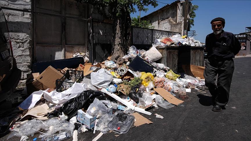 İzmir Konak’ta çöplerin toplanmaması tepkilere neden oluyor