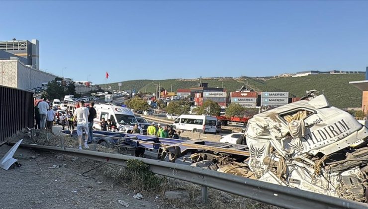 Kocaeli’de zincirleme trafik kazasında 5 kişi öldü, 1 kişi yaralandı