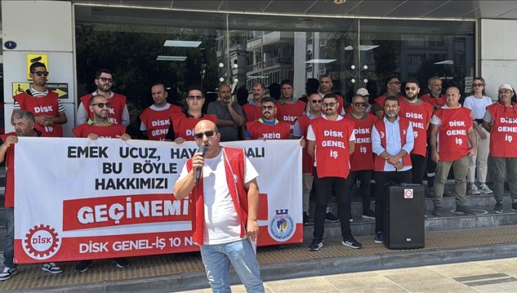 İzmir’de Karşıyaka Belediyesi işçileri maaşlarını alamadıkları gerekçesiyle eylem yaptı