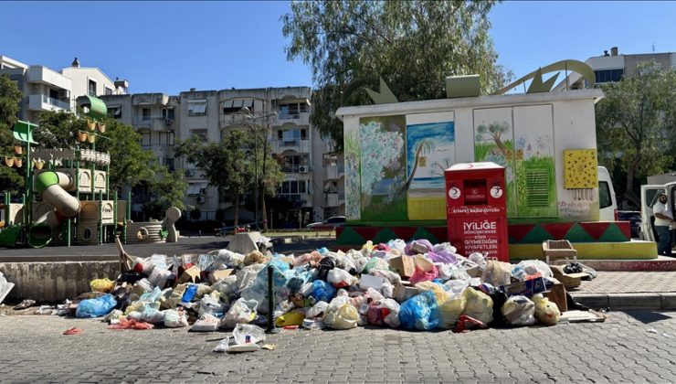İzmir Karşıyaka’da temizlik araçları arızalanınca bazı noktalarda çöp yığınları oluştu