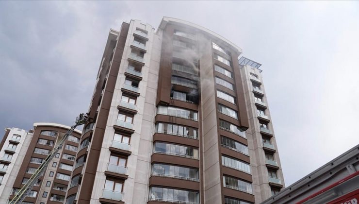 Başkentte bir apartmanda çıkan yangında dumandan etkilenen anne ve oğlu hastaneye kaldırıldı