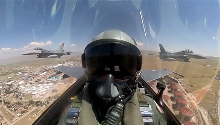 MSB, Erzurum’da uçuş yapan F-16 uçaklarının görüntülerini paylaştı