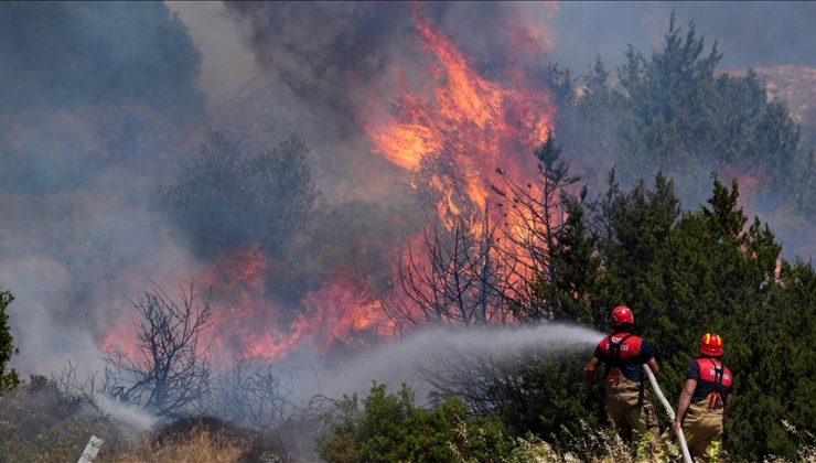 İzmir ve Mersin’deki orman yangınlarına müdahale sürüyor