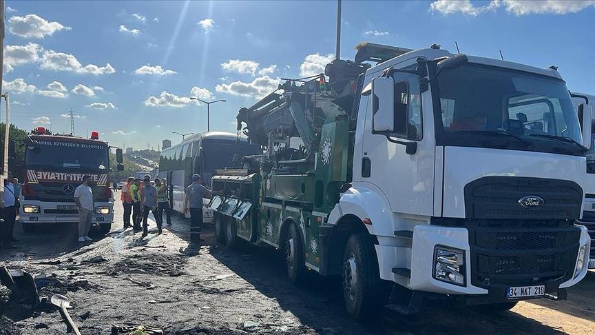 Küçükçekmece TEM Otoyolu’ndaki zincirleme kazada 1 kişi hayatını kaybetti, 16 kişi yaralandı
