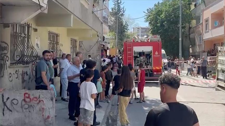 Küçükçekmece’de kağıt atıkların toplandığı depoda yangın çıktı