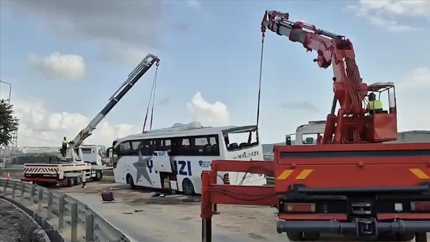 Kuzey Marmara Otoyolu’nda yolcu otobüsü bariyerlere çarptı, 3 kişi hayatını kaybetti, 20 kişi yaralandı
