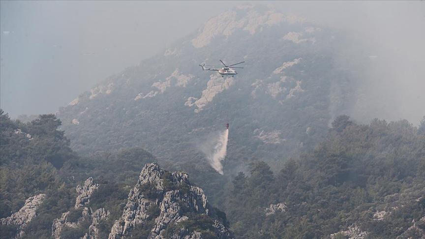 Mersin’in Silifke ve Anamur ilçelerindeki orman yangınlarına müdahale sürüyor