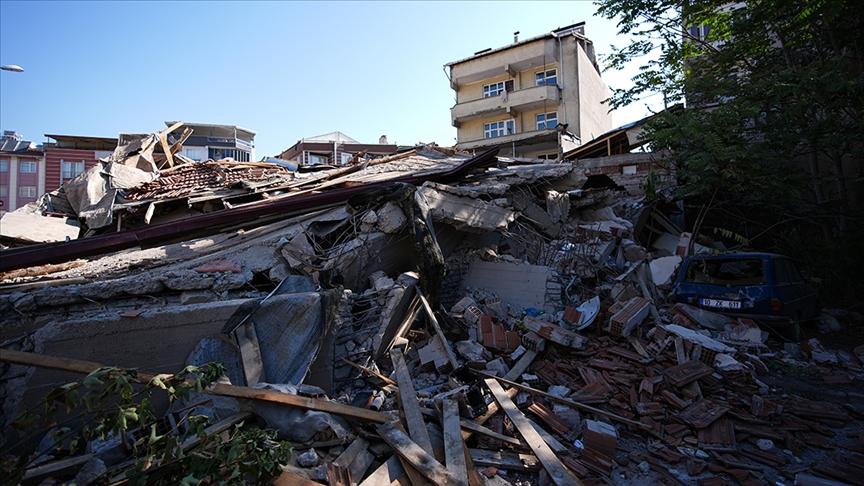 Sındırgı depreminde 1036 bağımsız bölümün ağır hasarlı veya yıkık olduğu tespit edildi
