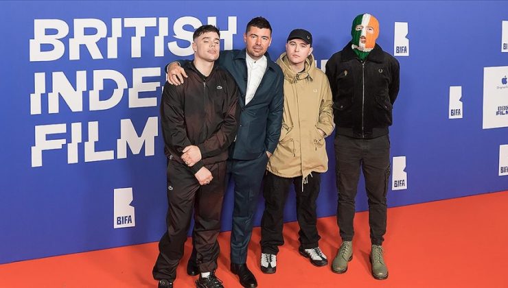 Paris’teki festivalde İrlandalı müzik grubu Kneecap, İsrail’in “soykırımı”na tepki gösterdi