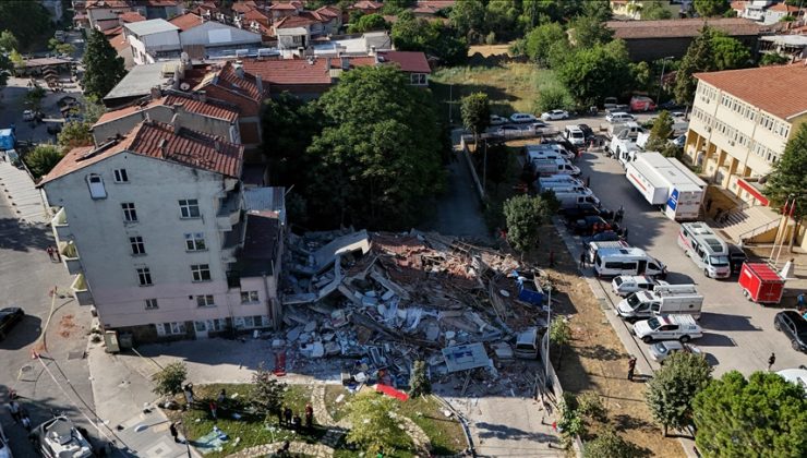 Balıkesir Sındırgı merkezli depremin yol açtığı yıkım dronla görüntülendi