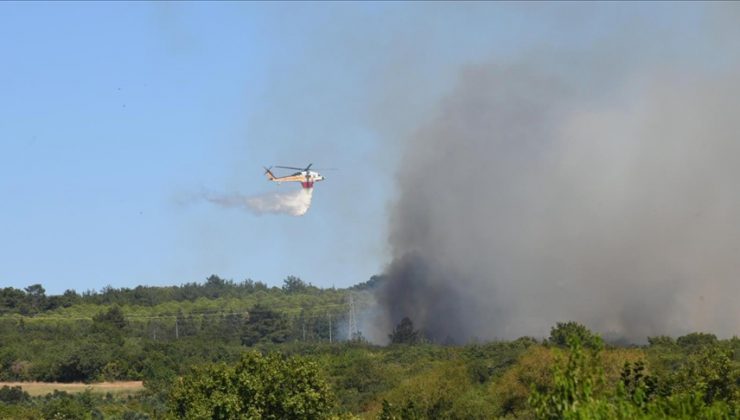 Çanakkale’de tarım arazisinde çıkan yangına havadan ve karadan müdahale ediliyor