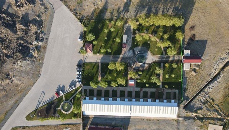 Erzincan’daki Hor Hor Kaplıcası zengin mineralli suyuyla misafirlerini ağırlıyor