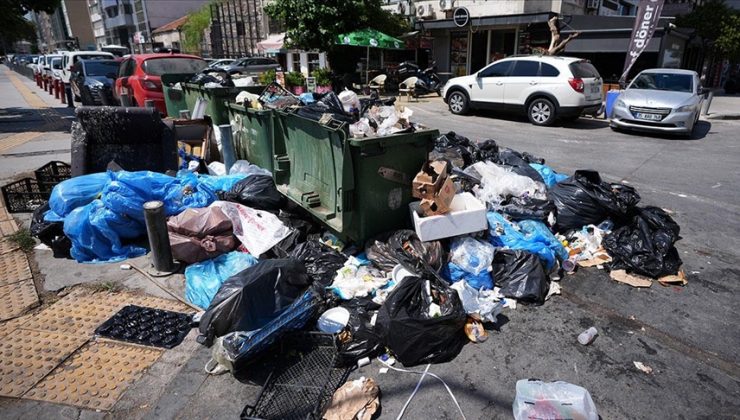 İzmir’de toplanmayan çöpler tepkilere neden oldu