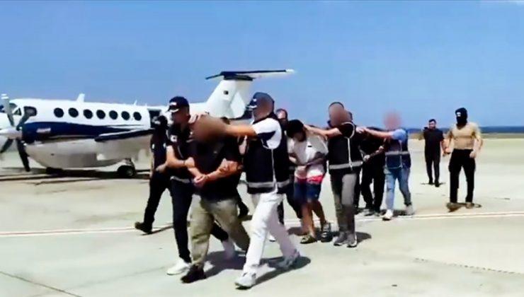 Kırmızı bültenle aranan 3 suçlu Türkiye’ye getirildi