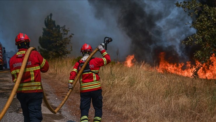 Portekiz’de büyük orman yangınlarını söndürmek için 1700’den fazla itfaiyeci görev yapıyor