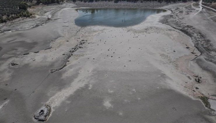 “Olağanüstü kuraklığın” yaşandığı Bursa’da tarım arazilerini besleyen göletin suyu metrelerce çekildi