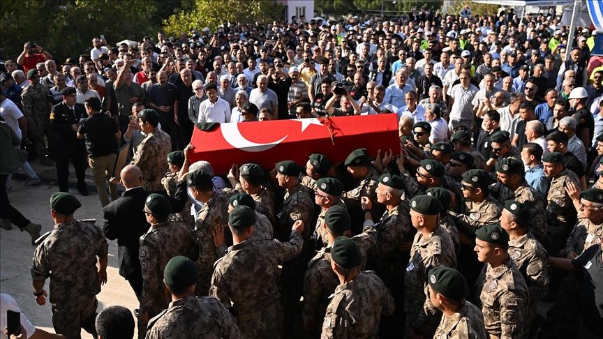 Mersin’de şehit olan polis memuru Mustafa Karapınar, son yolculuğuna uğurlandı