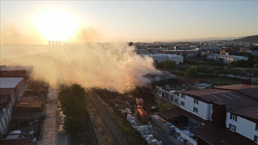 Samsun’da yangın çıkan kereste fabrikasında soğutma çalışmaları sürüyor