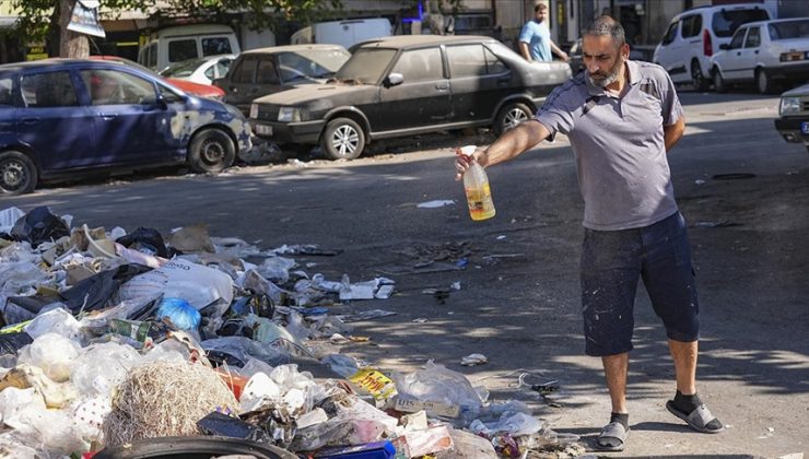 İzmir’de esnaftan toplanmayan çöplere karşı mazotla haşere önlemi