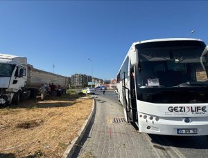Aydın’da kamyonun çarptığı gezi otobüsündeki 6 kişi yaralandı