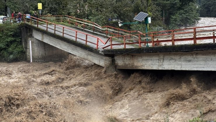 Şiddetli yağış Karadeniz’de sel ve heyelana neden oldu