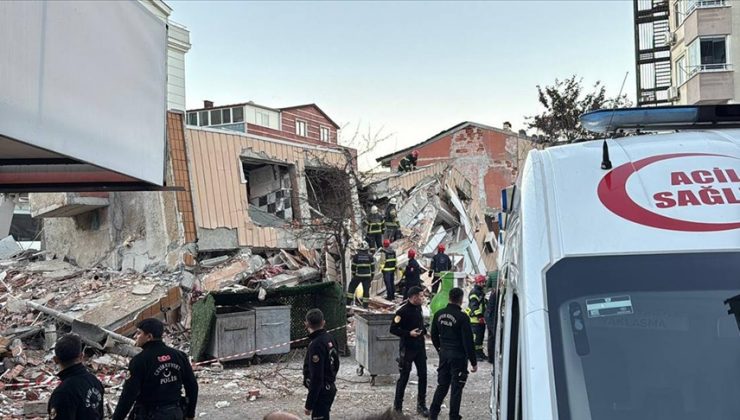 Kocaeli’de 7 katlı bina çöktü