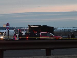 ABD’nin New York kentindeki LaGuardia Havalimanı’nda iki yolcu uçağı çarpıştı