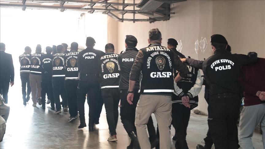 Sosyal medyada “buluşma tuzağı” kuran dolandırıcılık çetesi çökertildi