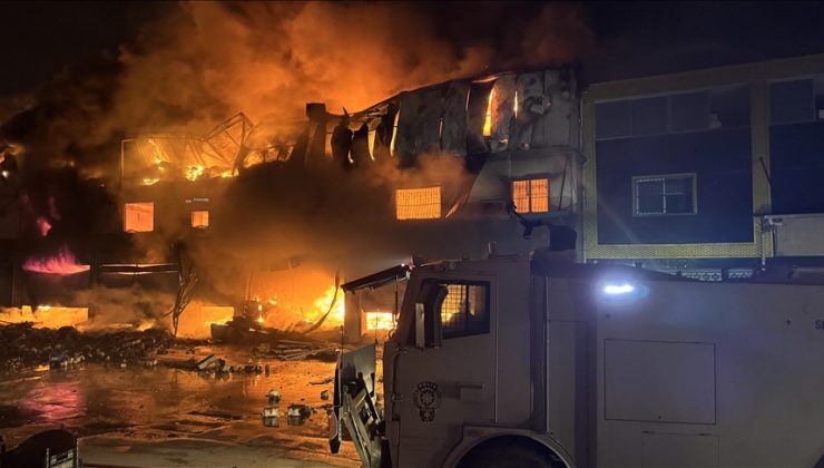 Adana’da hırdavat dükkanında çıkan yangın kontrol altına alındı