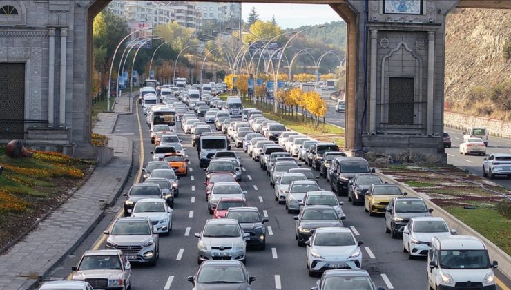 Ankara’da artan trafik sorununa araç sürücüleri tepkili