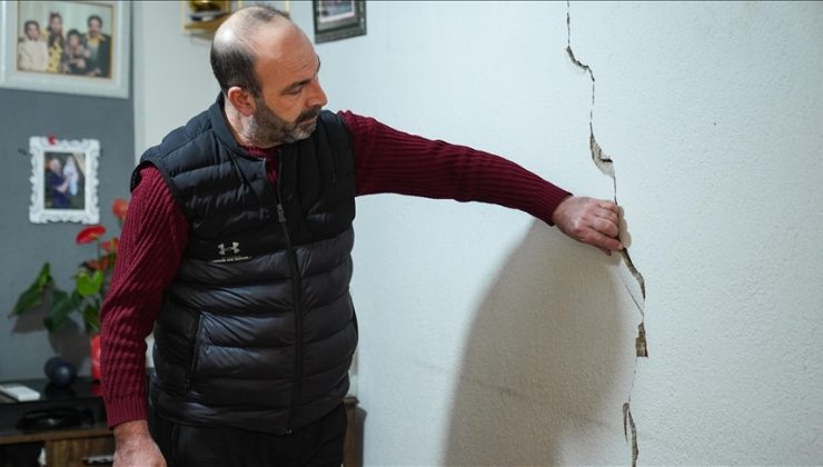 İzmir’de tünel inşaatı nedeniyle evleri zarar gören mahalle sakinleri çözüm bekliyor