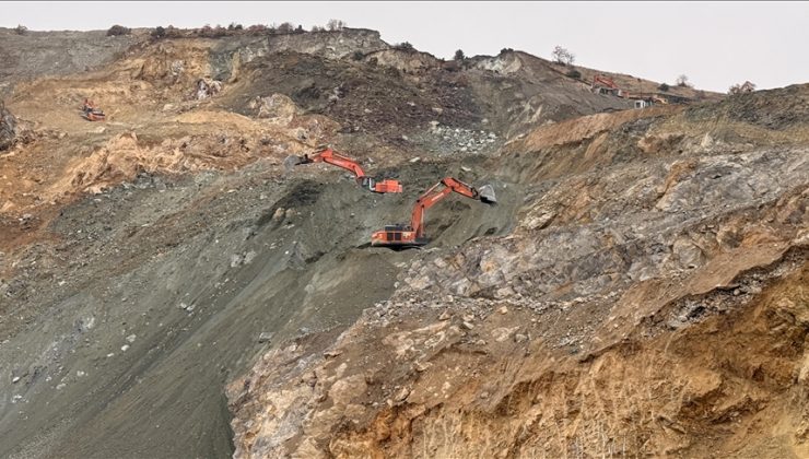 Sivas’ta maden ocağında göçük altında kalan şantiye müdürünü arama çalışmaları sürüyor