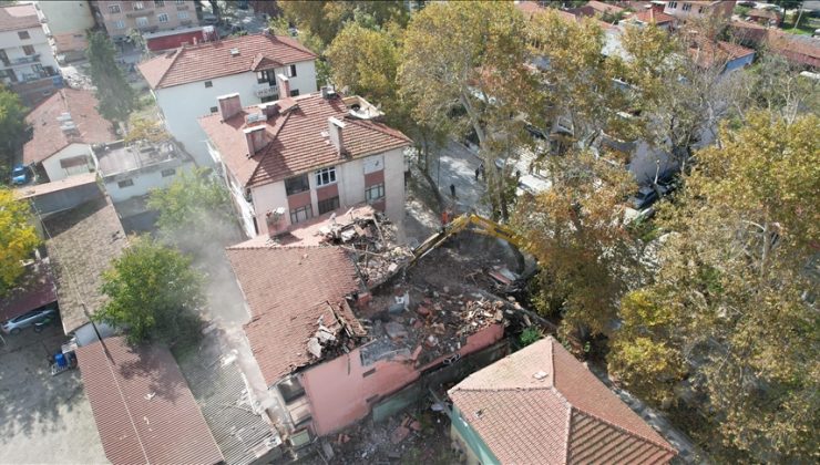 Bakan Kurum, Sındırgı’daki hasar tespit çalışmalarının tamamladığını bildirdi