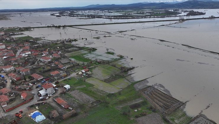 Edirne’de yatağından çıkan Tunca ve Meriç tarım arazilerini sular altında bıraktı