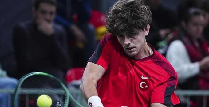 Milli tenisçi Yankı Erel’in BAE’de oynadığı maç güvenlik alarmı nedeniyle yarıda kaldı