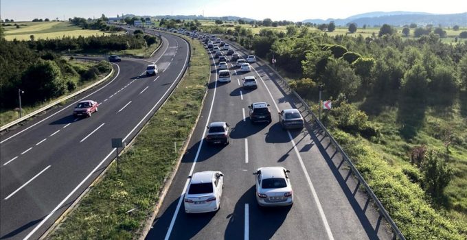 Tatilde yola çıkacak sürücülere araç bakımı uyarısı