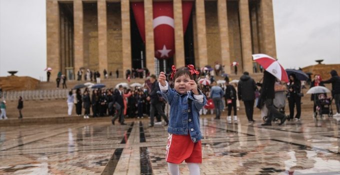 23 Nisan Ulusal Egemenlik ve Çocuk Bayramı coşkuyla kutlanıyor
