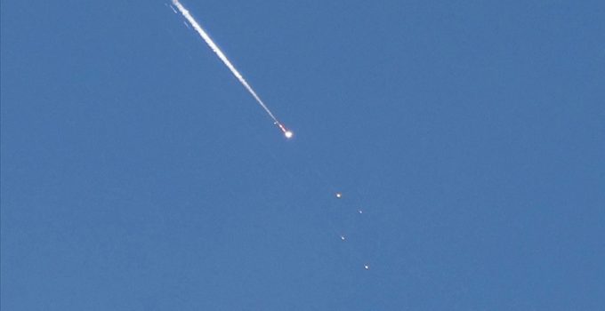 ABD/İsrail-İran Savaşı’na dahil olan Yemen’deki Husiler bir kez daha İsrail’e füze fırlattı