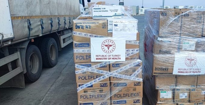 Türkiye’den tıbbi malzeme taşıyan 3 yardım tırı İran’a hareket etti