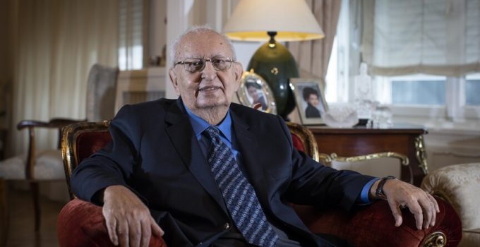 Eski TBMM Başkanı Hüsamettin Cindoruk hayatını kaybetti