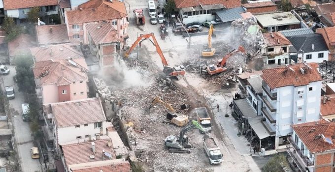 Eski bina yıkımlarında açığa çıkan asbest lifleri yıllar sonra hastalığa yol açıyor