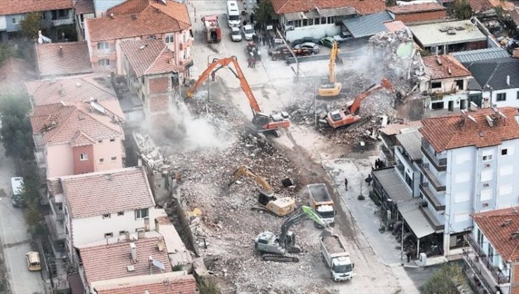Eski bina yıkımlarında açığa çıkan asbest lifleri yıllar sonra hastalığa yol açıyor