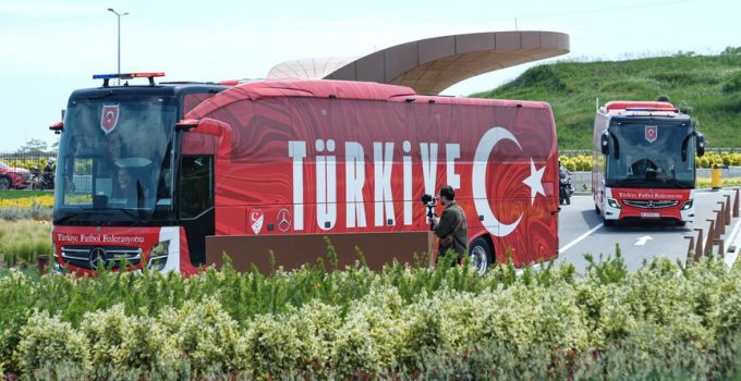 Dünya Kupası’nda mücadele edecek A Milli Futbol Takımı için uğurlama töreni yapıldı